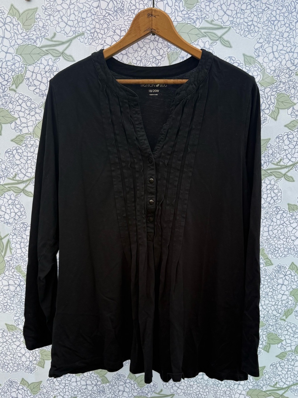 🌿5/$25 Fashion Bug Black Long Sleeve Pleated Henley Top